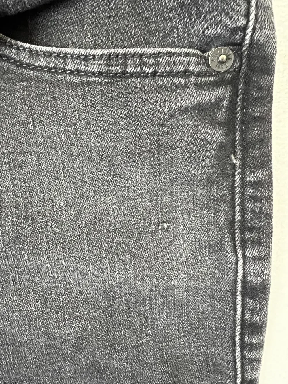 Hollister Jeans Mens 30x30 Gray Taper Slim Fit Advanced Stretch Denim READ